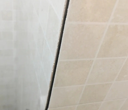 东至瓷砖空鼓维修公司分享阳台瓷砖脱落的修复过程可以分为以下几个步骤